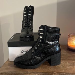 BLACK COMBAT BOOTS
